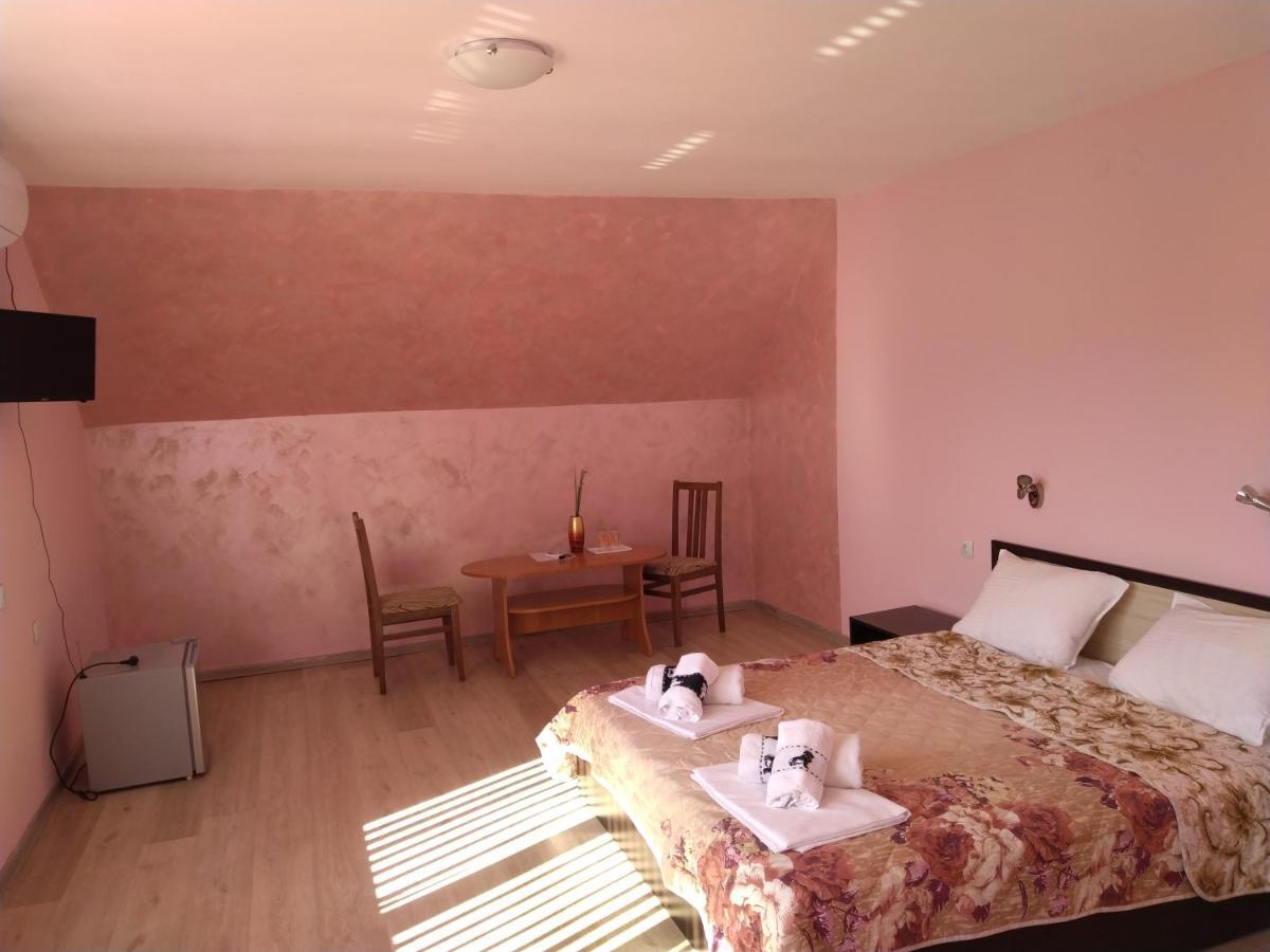Семеен Хотел Дани Asenovgrad Exterior foto