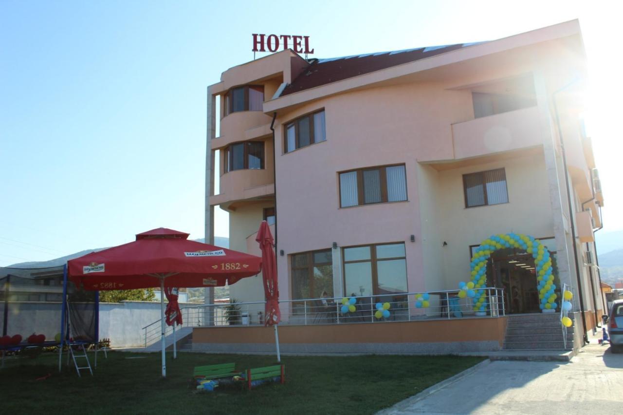 Семеен Хотел Дани Asenovgrad Exterior foto